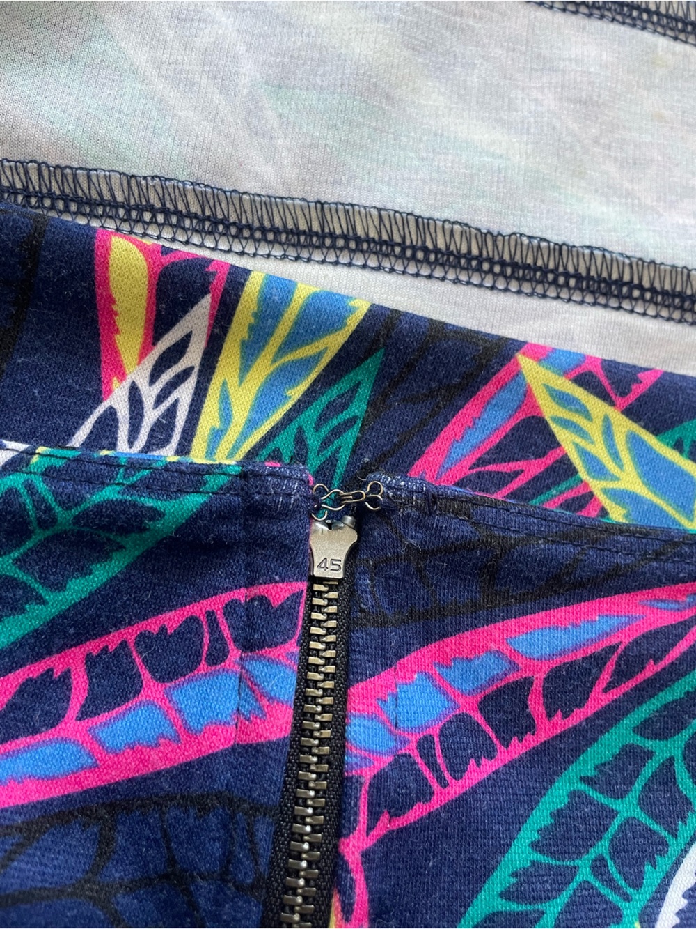 Bodycon Mult Colored Leaves Mini - Picture 11 of 16